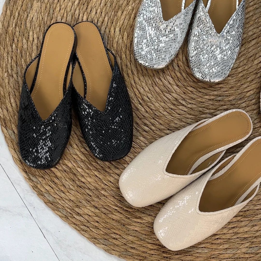 赵哼哼优选 2025夏季新款气质百搭方头蛇纹漆皮软底拖鞋女1683-1