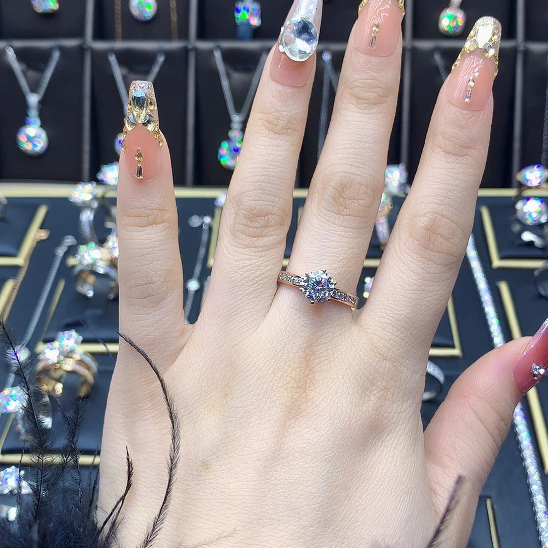 合成碳硅石（莫桑石）戒指/指环18K金镶嵌L****?