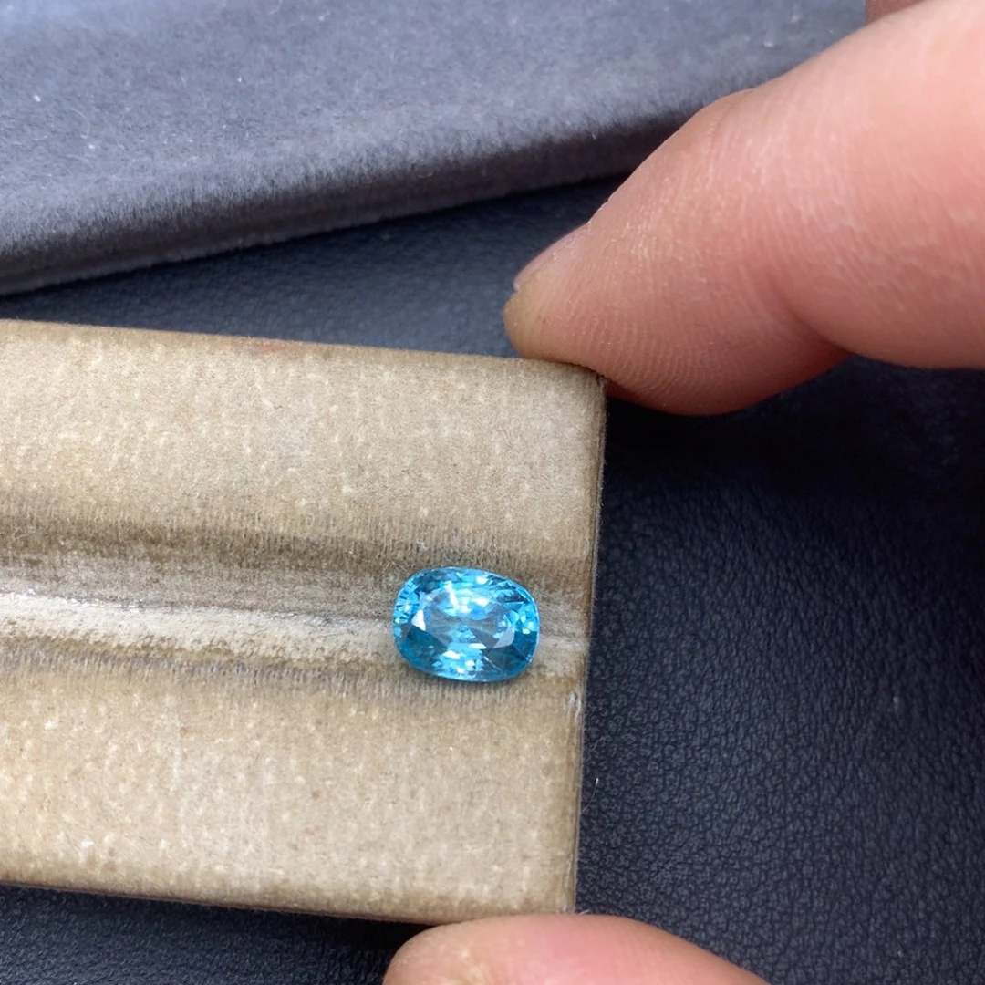 未镶嵌天然锆石裸石2.73ct全净风信子