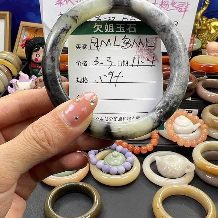 月***胧石英质玉未镶嵌手镯