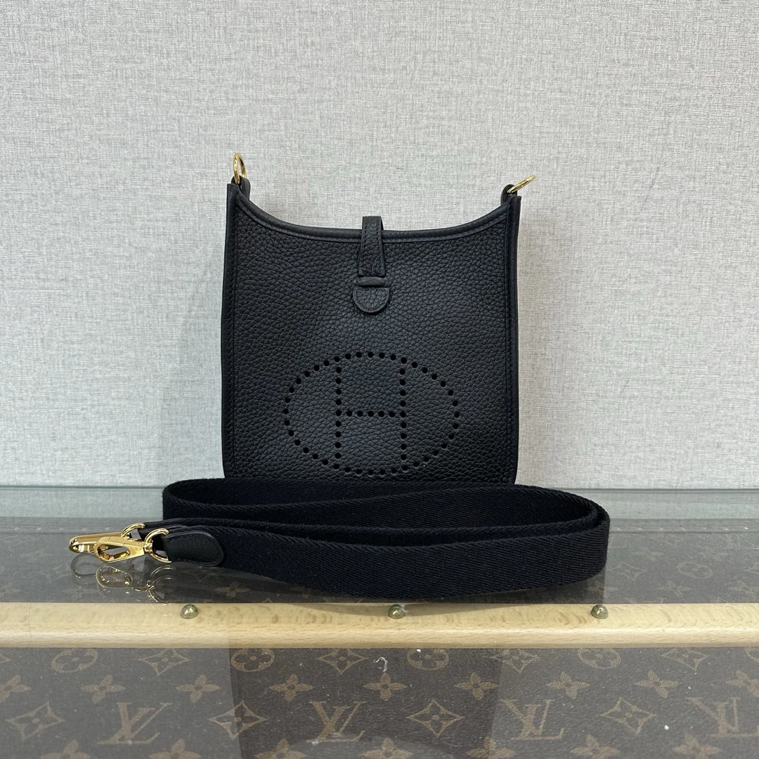 95新 Hermes/爱马仕 黑金mini伊芙琳单肩斜挎包 04234