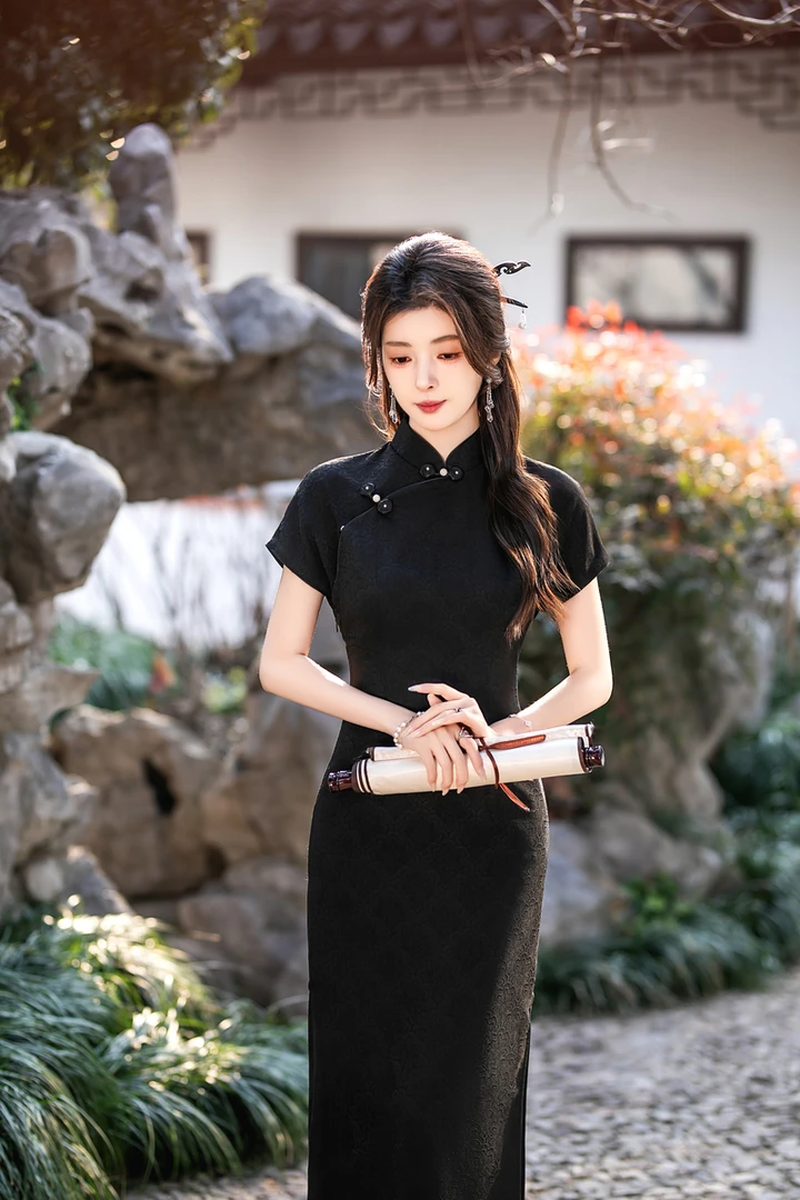 黑色旗袍新款2025春夏年轻款高端气质优雅日常高级感修身中式长款