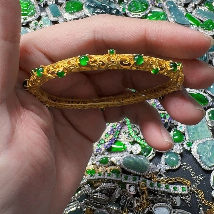 翡翠颈饰未镶嵌天然A货翡翠放漏