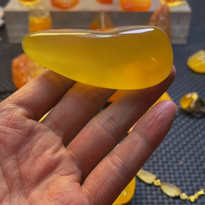 禾***庄未镶嵌旦面石英质玉