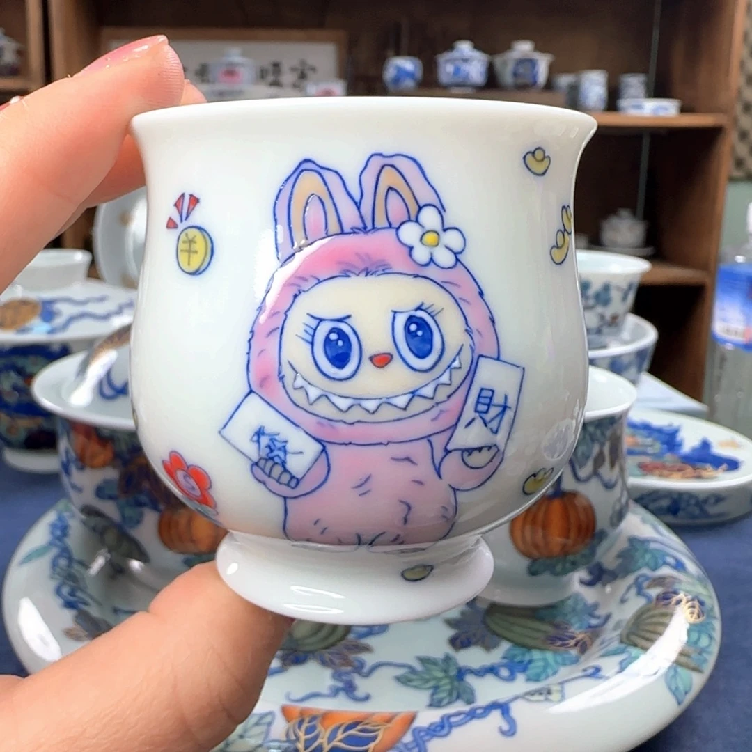 陶景德镇手绘青花斗彩拉不不杯