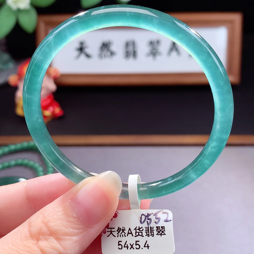 未镶嵌手镯（圆镯）翡翠