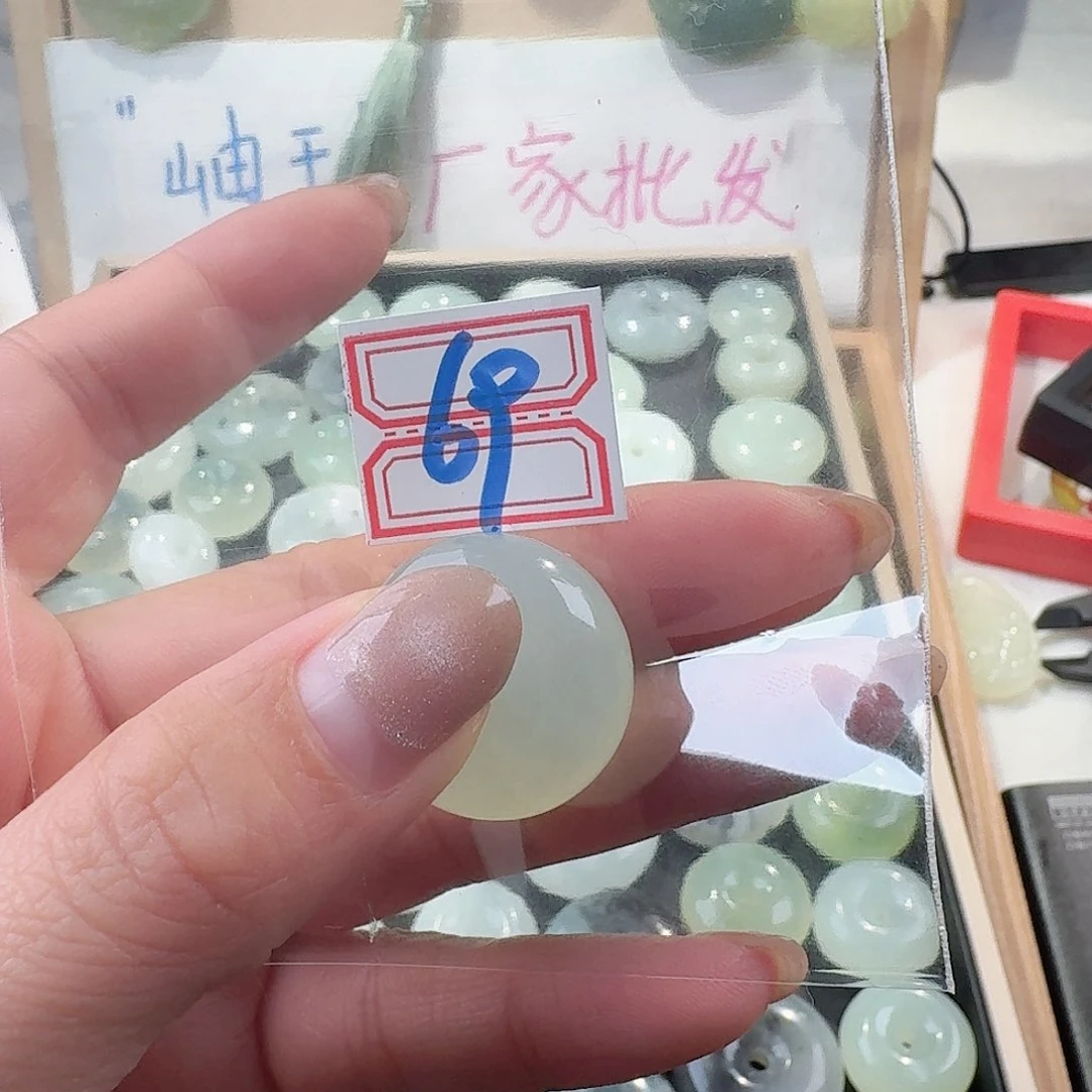 蛇纹石玉颈饰合金精美礼品