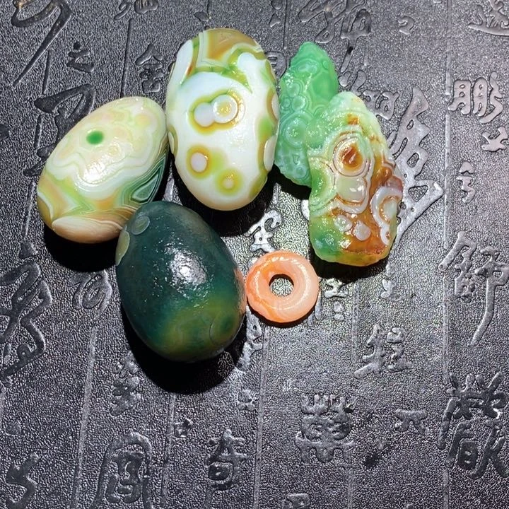 玛瑙/玉髓颈饰未镶嵌山*