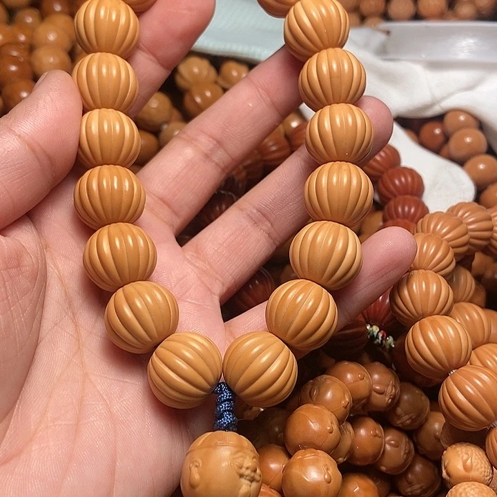 猴头核桃吊坠虎手持