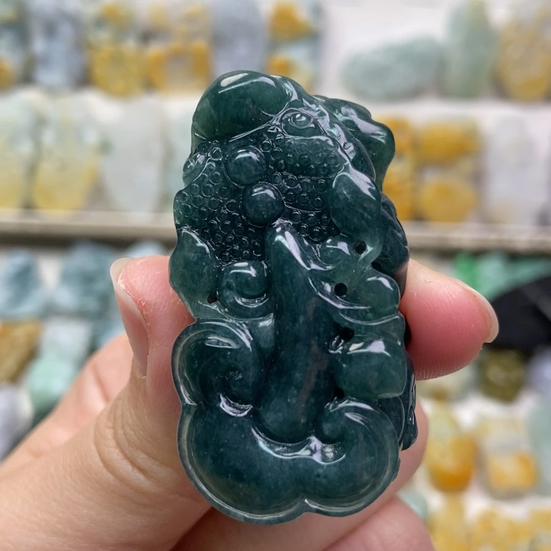 翡翠吊坠(赠链)未镶嵌