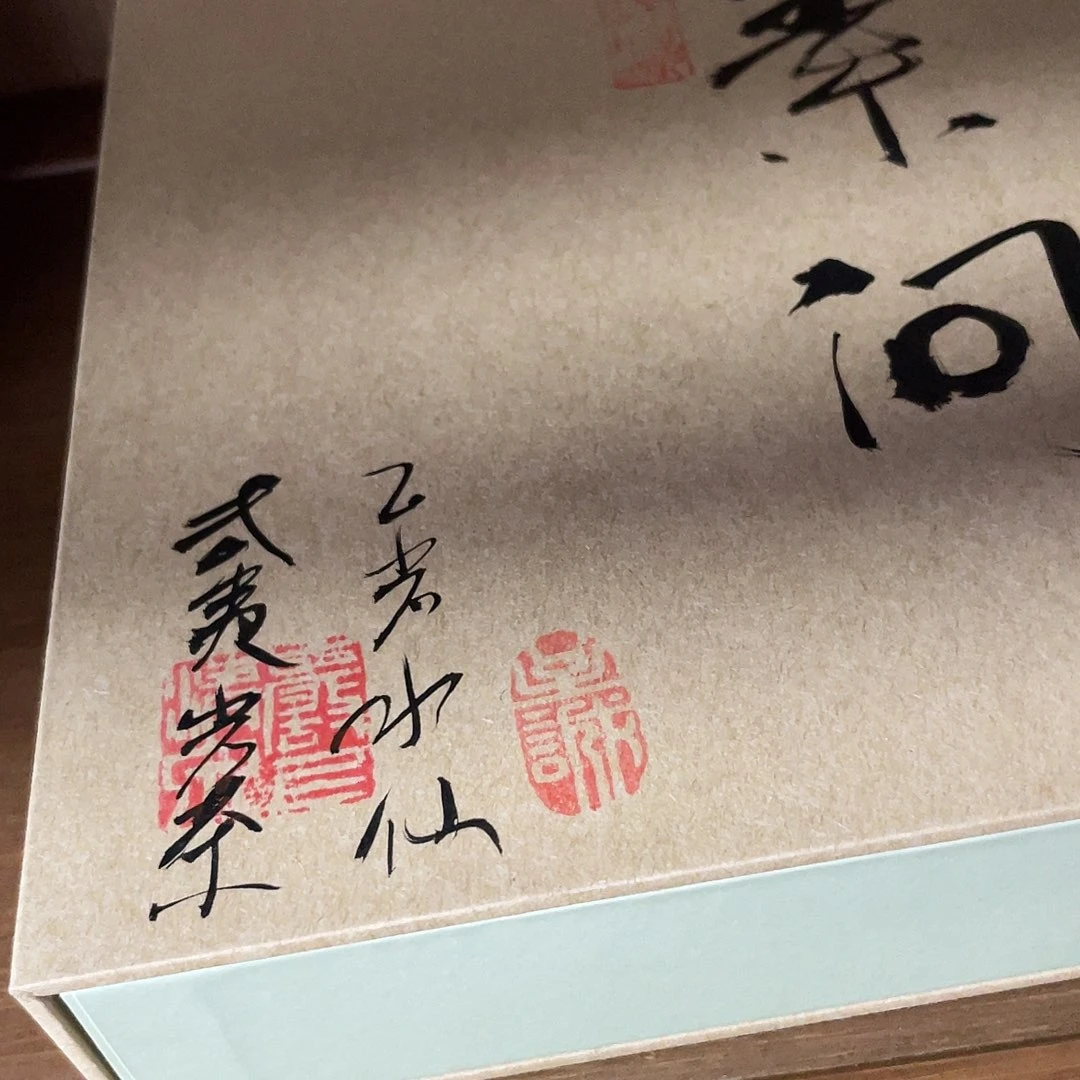 若***庭搪瓷杯子里还有很多东西