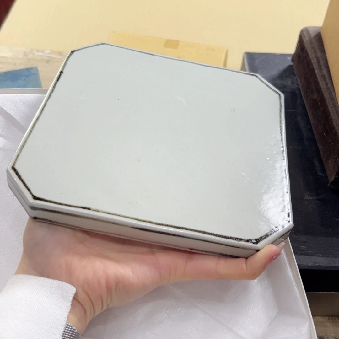 瓷片陶瓷和金属表面上产生