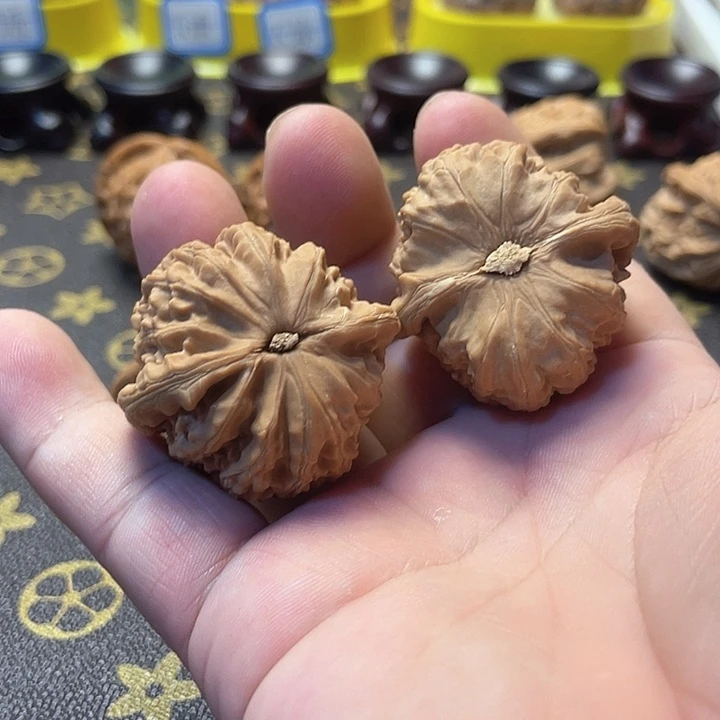 春***花吊坠文玩核桃狮子