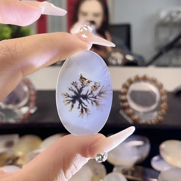 农***歌未镶嵌颈饰玛瑙/玉髓