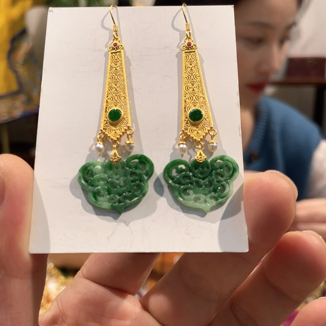 翡翠未镶嵌颈饰耳坠