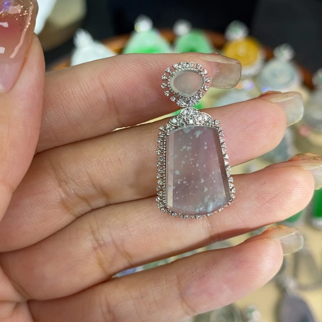 翡翠18K金镶嵌颈饰A货翡翠