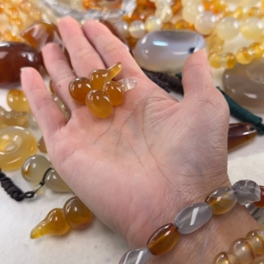 玛瑙/玉髓颈饰合金袁**?玛瑙挂坠