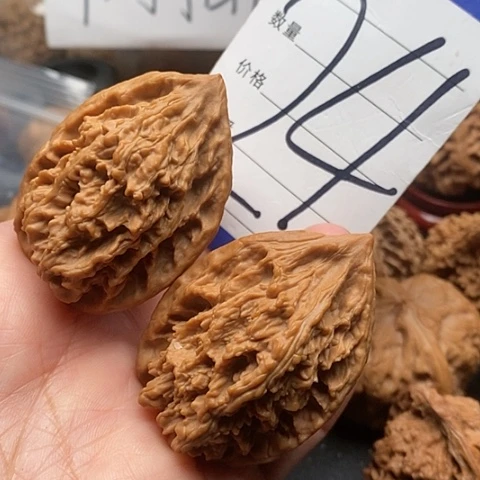 桃核吊坠和*核桃的营养