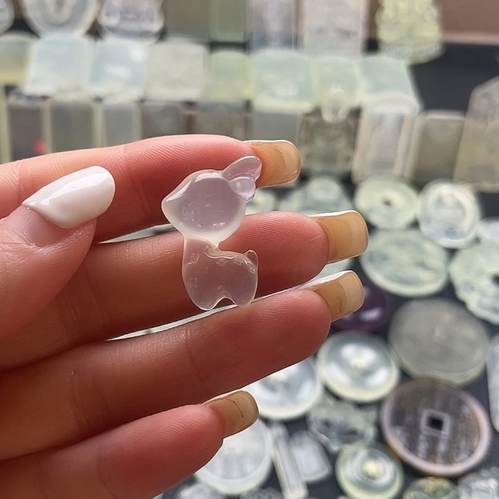 岫玉未镶嵌颈饰小鹿