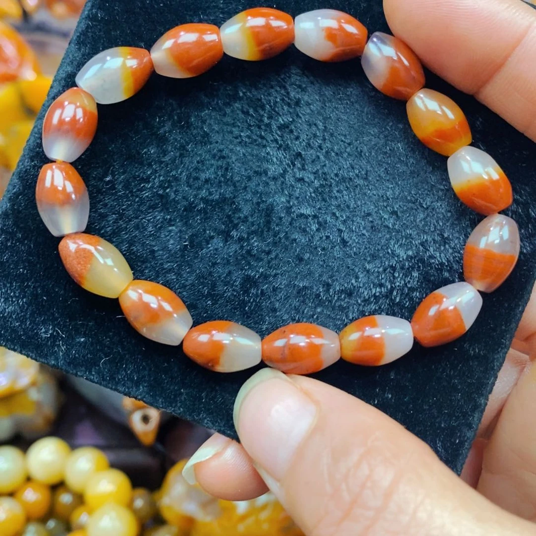 未镶嵌石英质玉（黄龙玉）颈饰