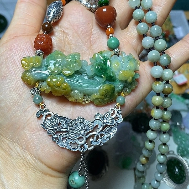 翡翠未镶嵌吊坠(赠链)