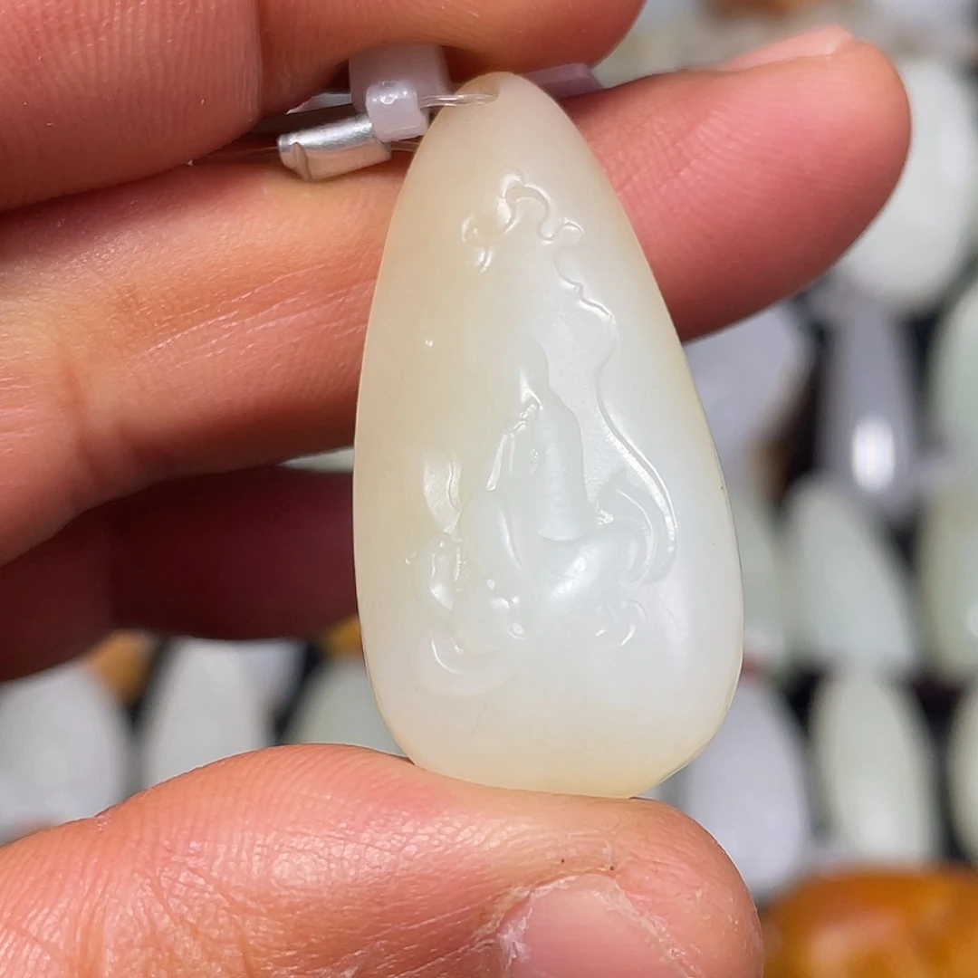 和田玉未镶嵌颈饰吊坠