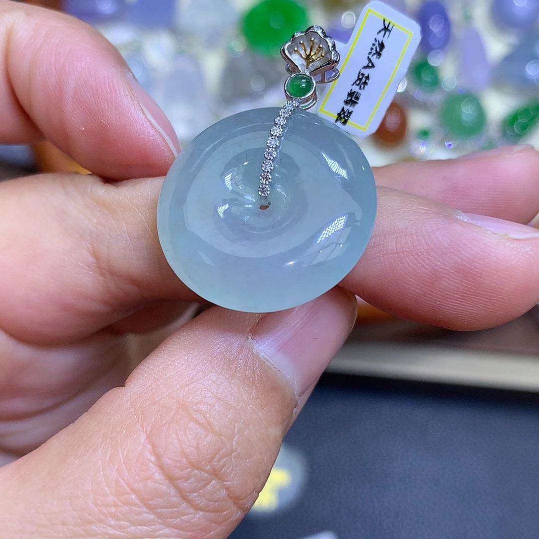 翡翠颈饰18K金镶嵌翡翠吊坠