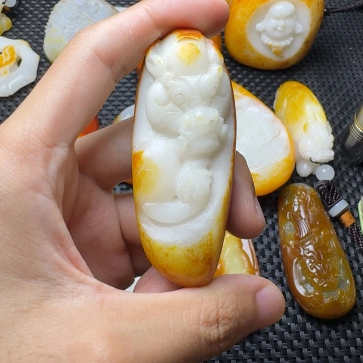 和田玉未镶嵌颈饰