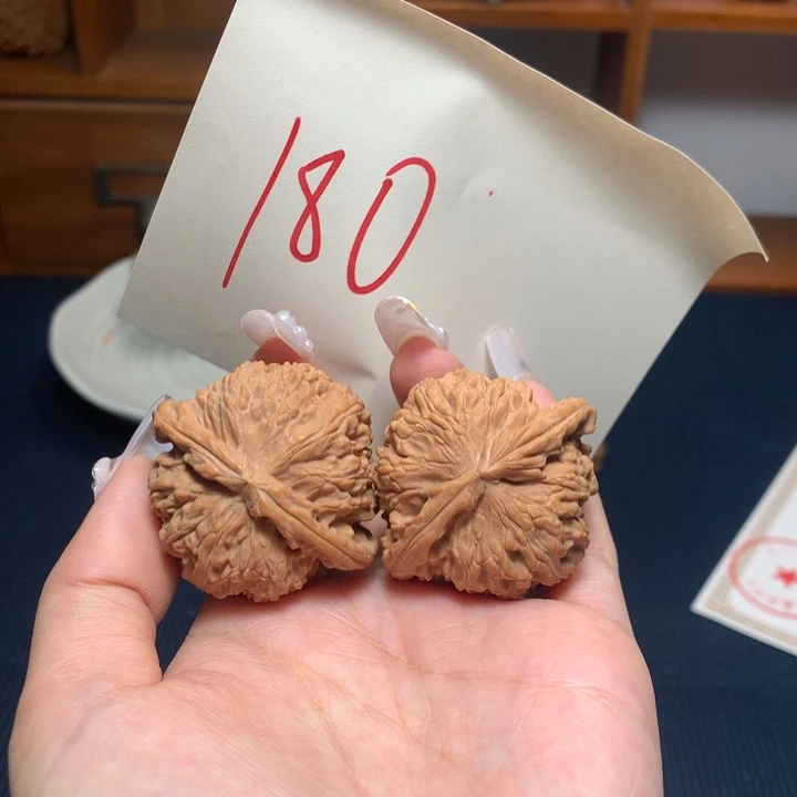 文玩核桃吊坠闷白