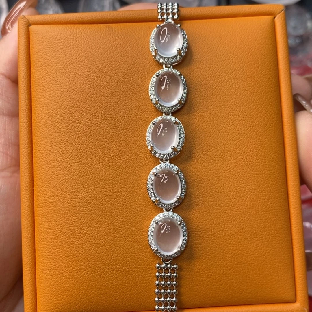 石英质玉合金吊坠