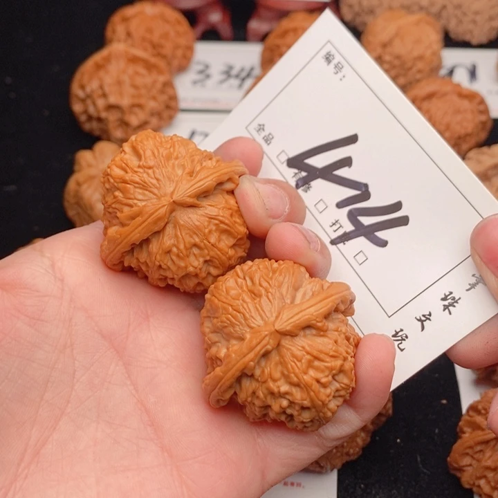 文玩核桃吊坠42白狮子414