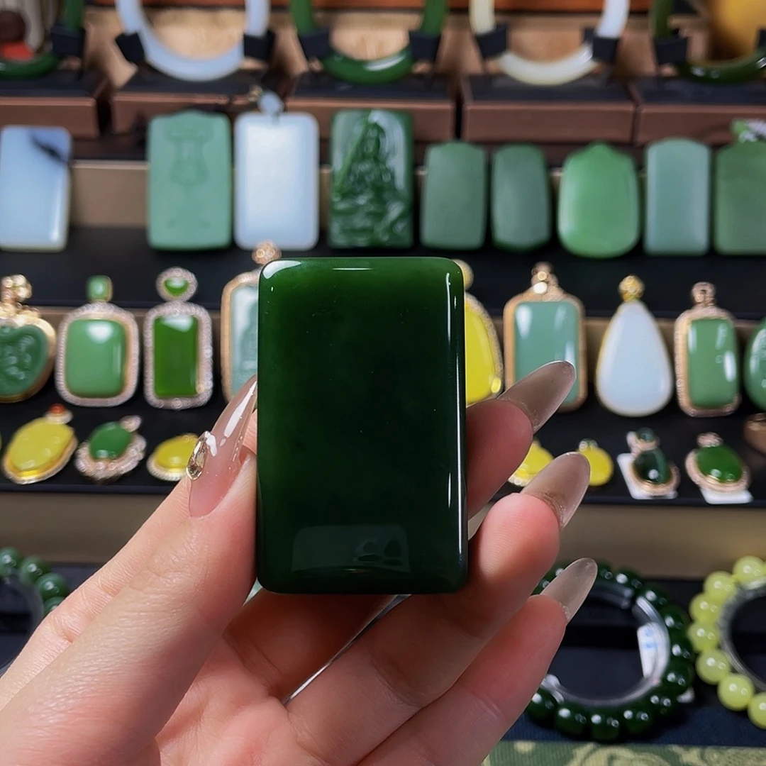 颈饰未镶嵌和田玉·菠菜绿牌子