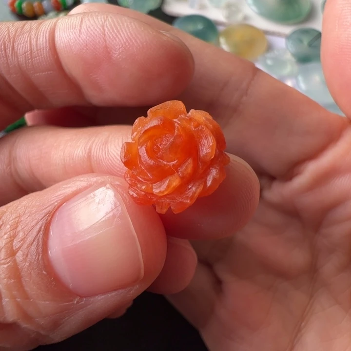 定制翡翠未镶嵌红花