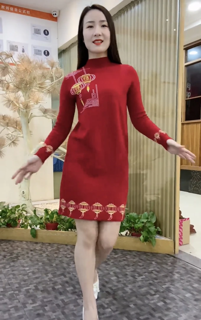 秋冬新款爆款设计中国风裙子女气质红色中长款洋气妈妈红色毛衣裙