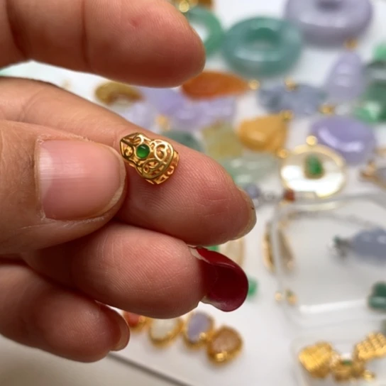 翡翠颈饰18K金镶嵌翡翠