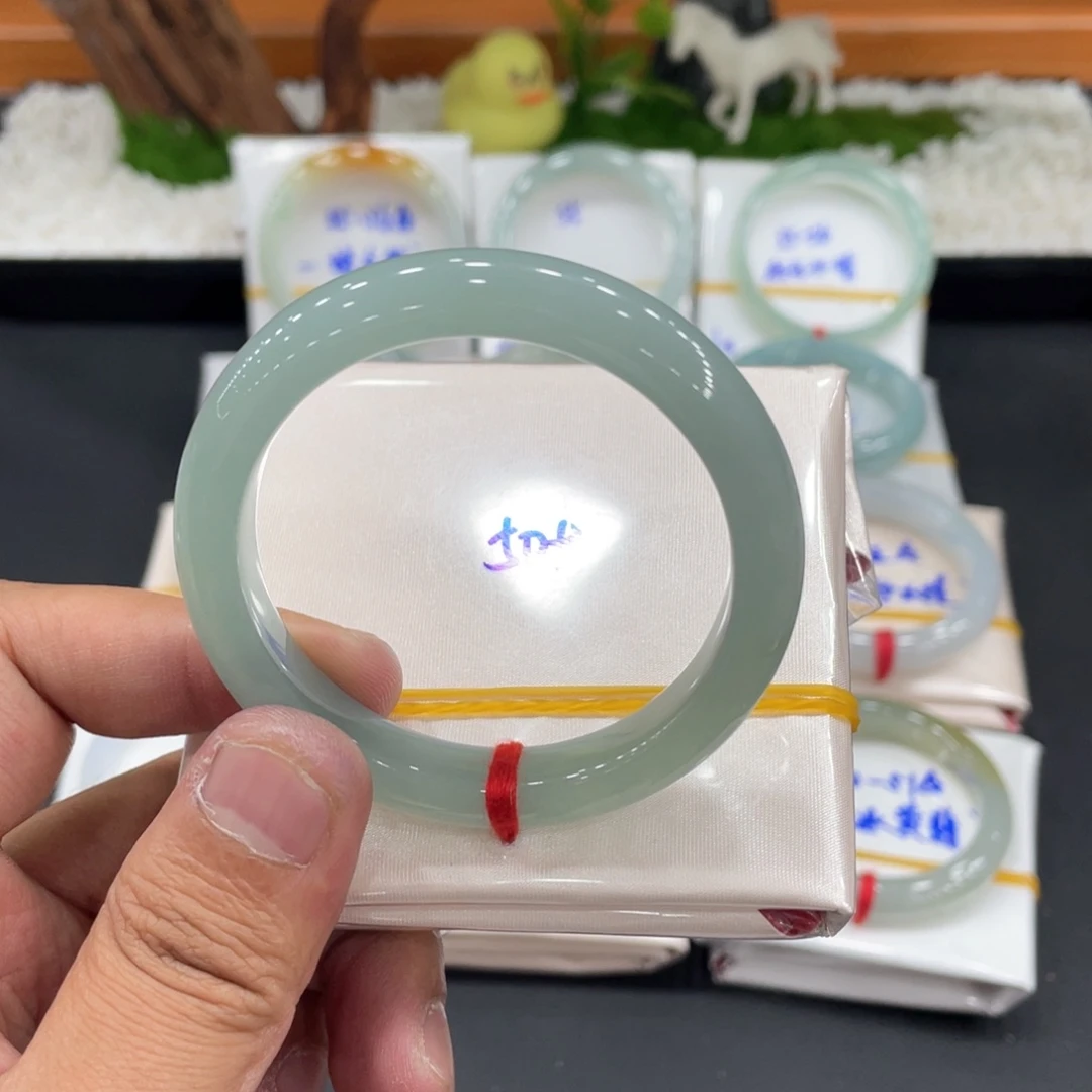 翡翠未镶嵌手镯缅甸翡翠