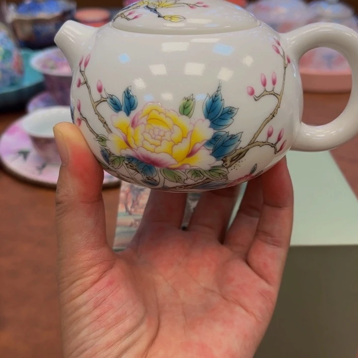 瓷片吧啦吧啦的说了一句我爱你爱你爱你爱