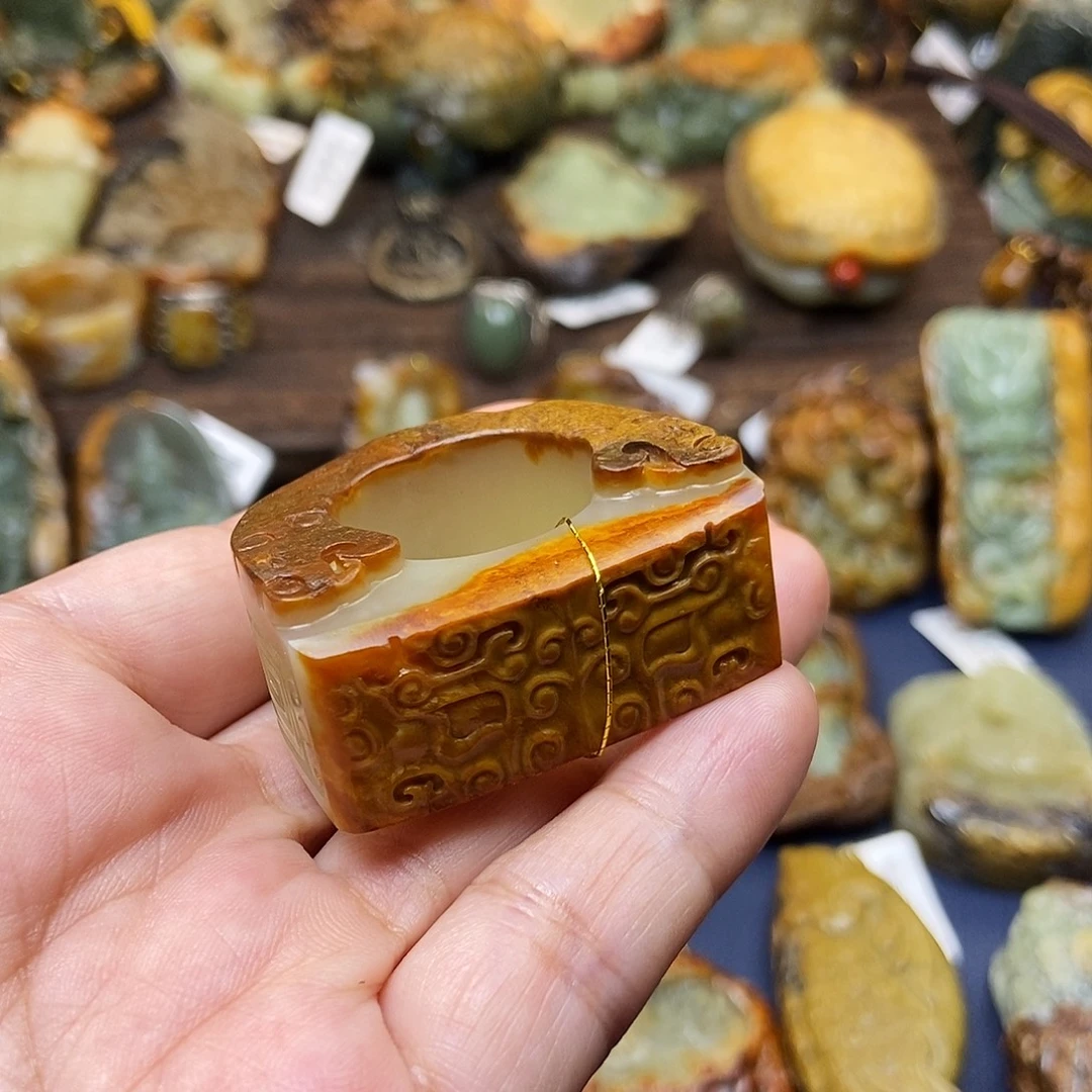 文***刀未镶嵌岫岩河磨玉（透闪石质玉）珠宝奇石