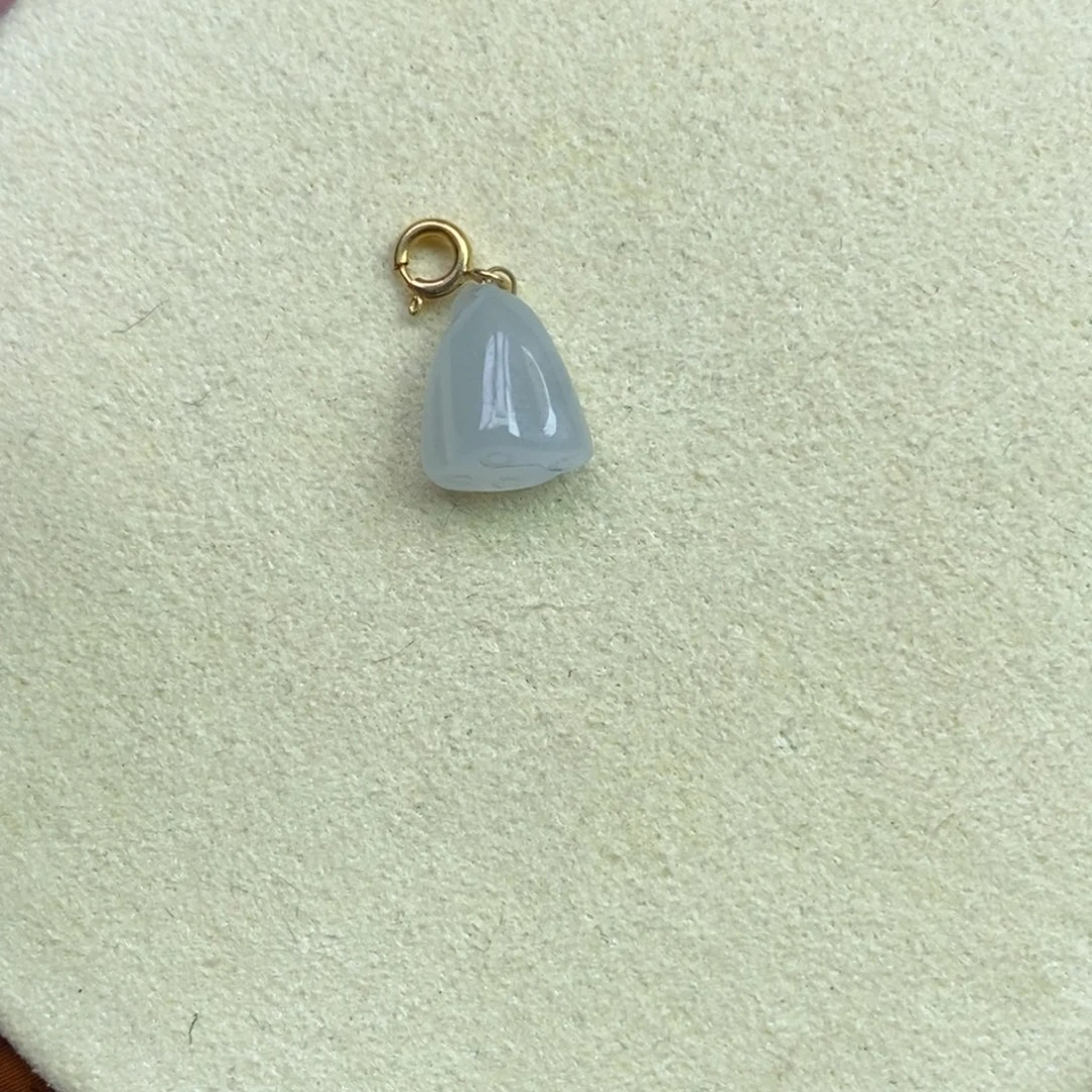 翡翠18K金镶嵌颈饰莲蓬
