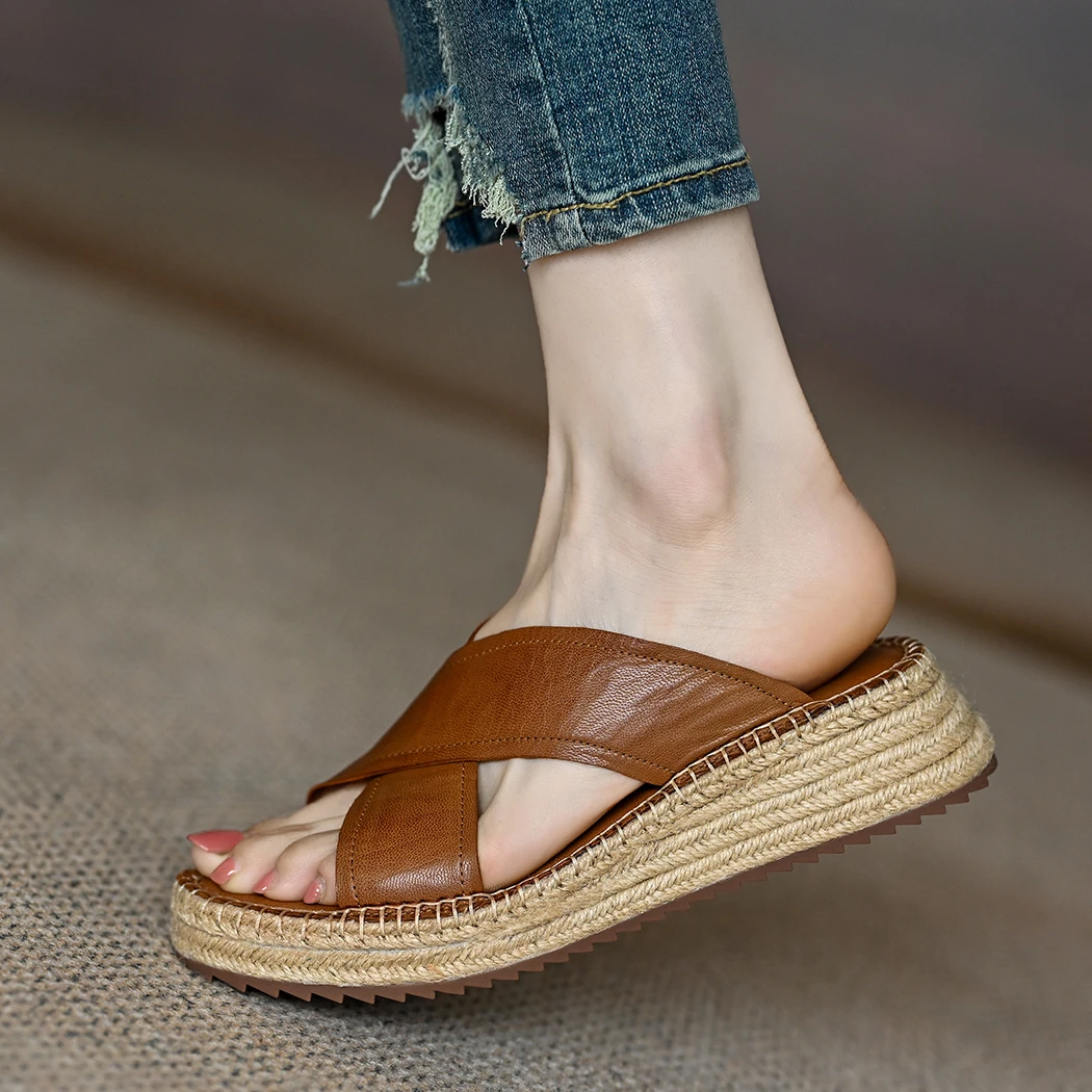 一字拖女2025新款外穿软羊皮法式交叉带厚底坡跟草编凉拖鞋