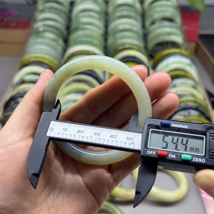 蛇纹石玉未镶嵌手镯11