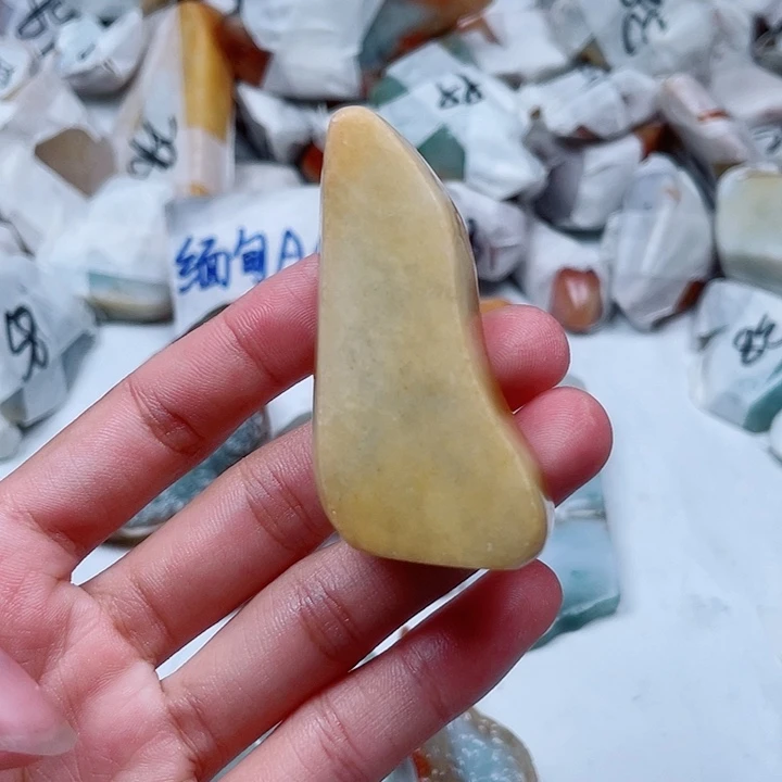 柒***后颈饰未镶嵌翡翠翡翠