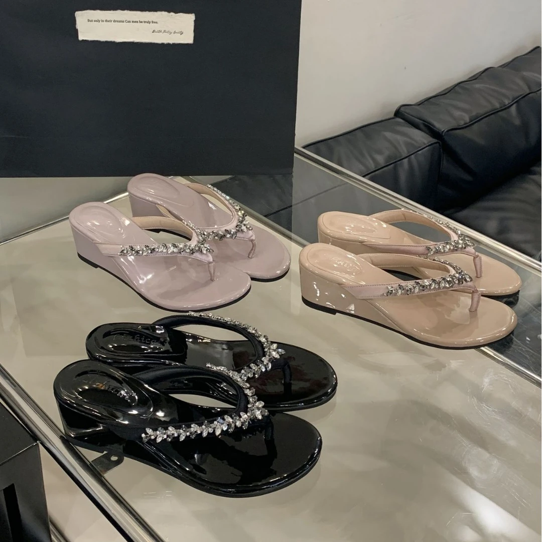 252-1~坡跟法式高级感水钻夹趾凉拖鞋女鞋子外穿2025年夏季新款