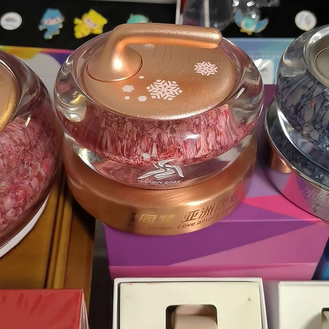 亚冬会中号红色冰壶壶面和底座有点微瑕疵便宜出了