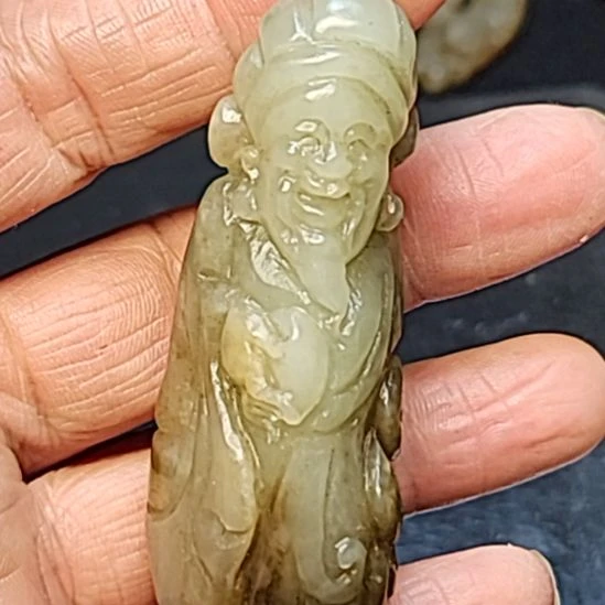 和田玉未镶嵌把件