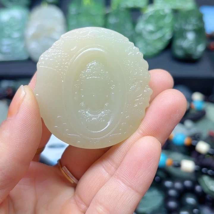 颈饰未镶嵌和田玉（糖玉）