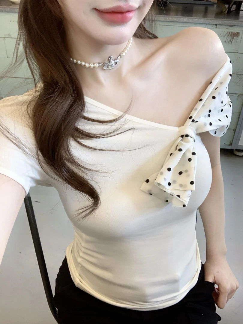 法式时尚波点斜领露肩短袖t恤女2025春夏季小个子独特漂亮短上衣