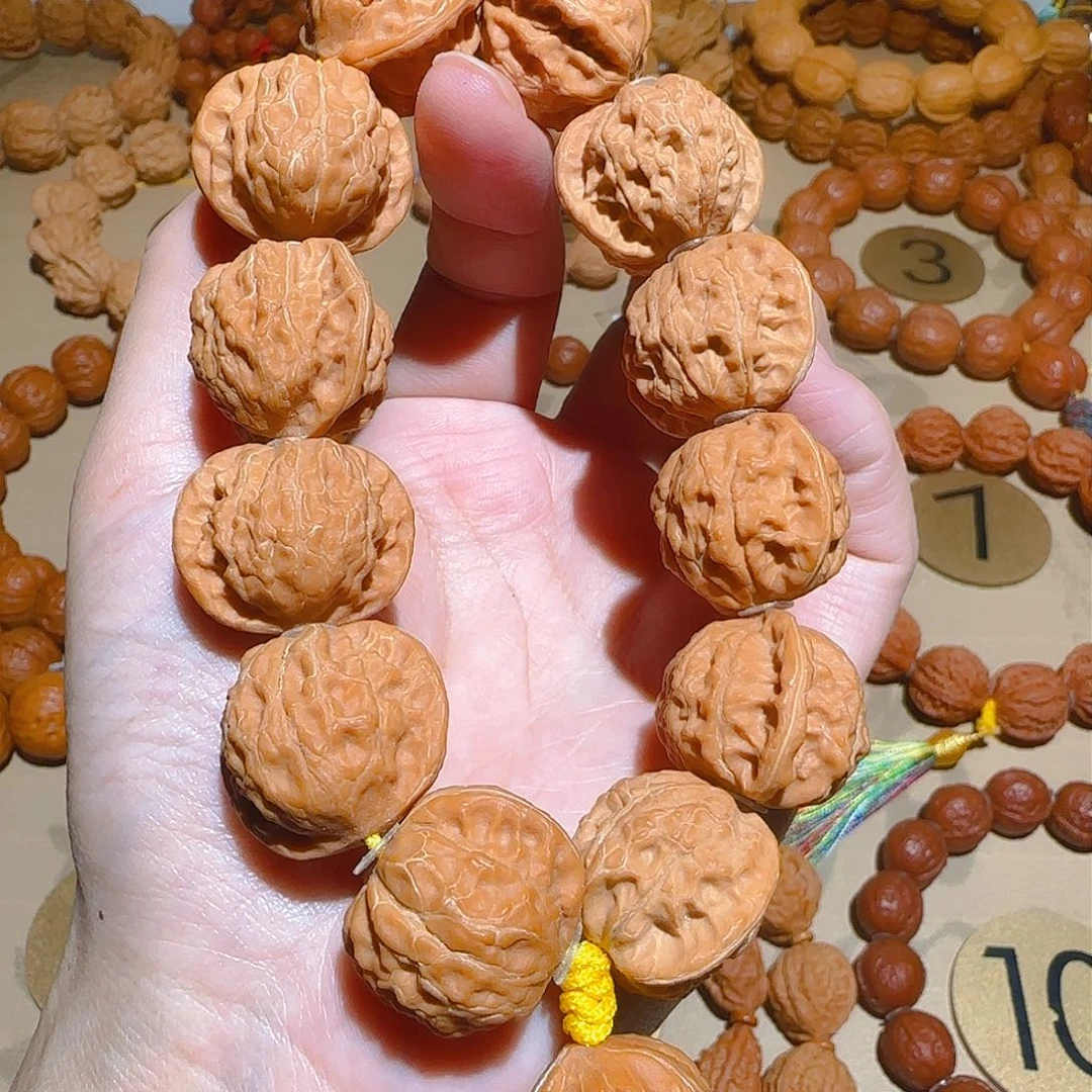 女**裔文玩核桃吊坠野麻磨盘