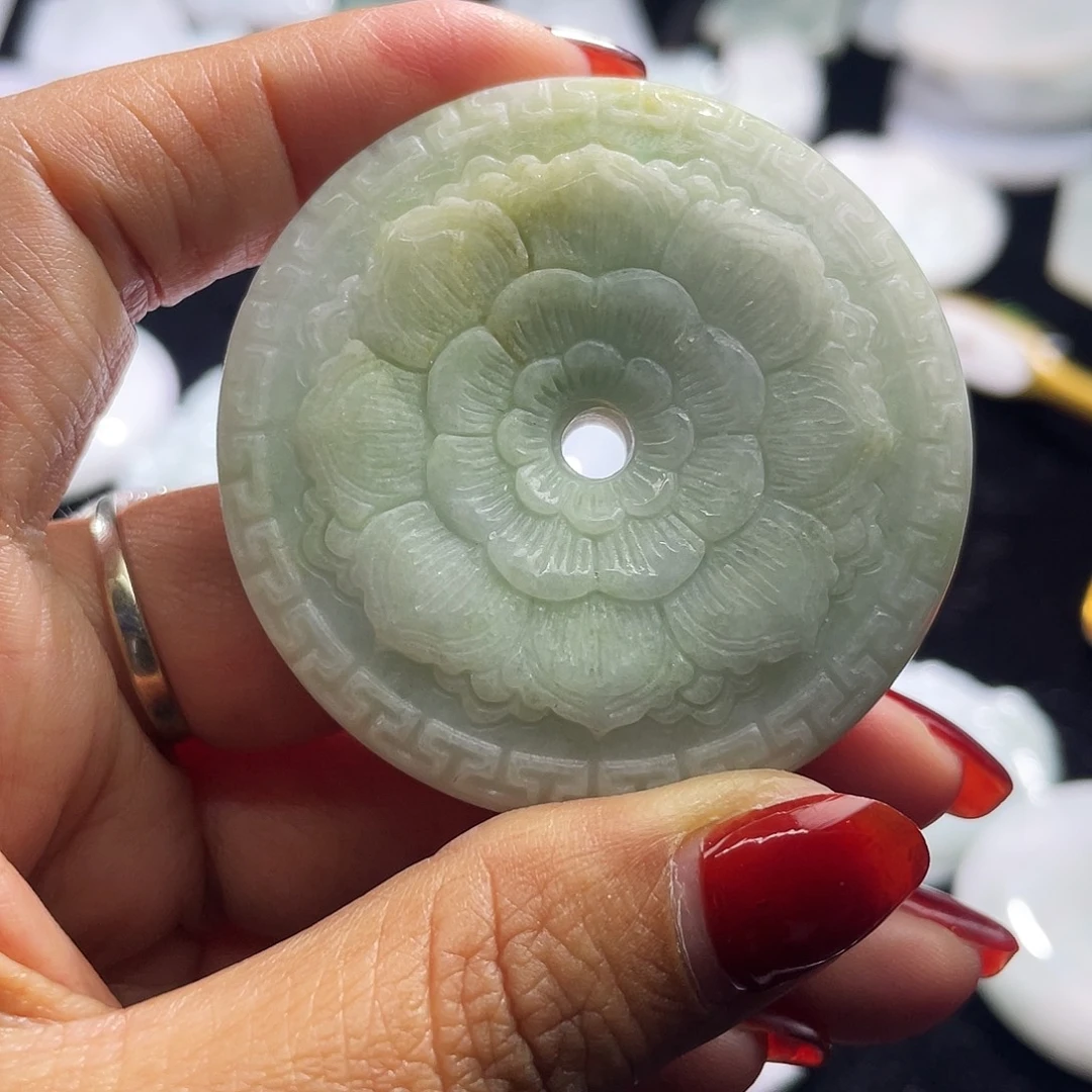 翡翠未镶嵌颈饰平安扣