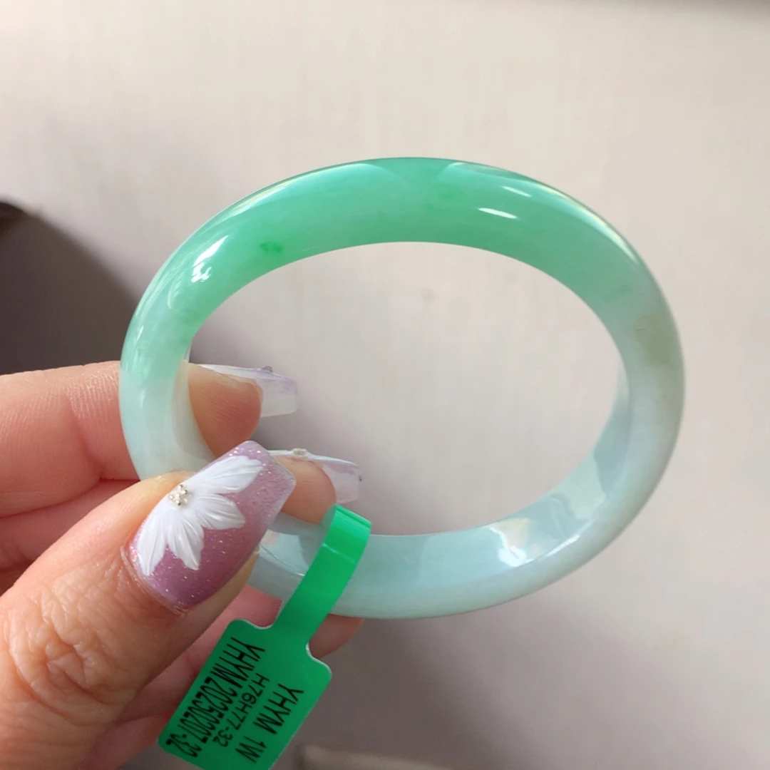 翡翠手镯未镶嵌缅甸